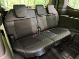 3列目シートはもちろん状態良好☆大人でもゆったりと座って頂けますので、大人数でのお出かけもラクラクです♪ご家族で、気の知れた仲間で、ドライブに行くのが楽しみですね♪