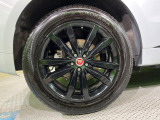 純正20インチアルミ 『こだわりを持ってモデル別にデザインされています。しつこい鉄粉や錆に高い効果を発揮する「ホイールコーティング」の施工も受付中!お気軽に担当営業までご相談ください。』