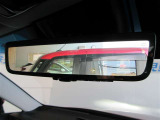 デジタルインナーミラーは後方視野角が広く視界がクリアな安心装備