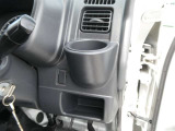 運転席カップホルダー!ペットボトルを置いてAC吹き出し口で冷たさをキープ。
