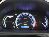 とっても見やすいメーターです。夜間時はラグジュアリーな気分にさせてくれる照明が魅力ですので、夜のドライブも楽しみになりますよ♪