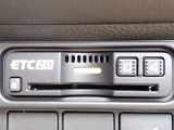 ■【ETC車載器】が装備されています。セットアップをしてお渡しとなり、ETCカードを差し込むだけで高速道路の利用が可能です。