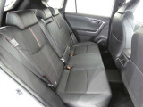 後部座席も当然、綺麗・清潔に仕上げております。内装の綺麗なお車は気持ちが良いですね。