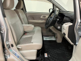 運転席も広々としています♪