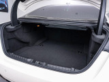 大容量のハッチバックルーム。大型スーツケースや、ゴルフバックなど何でもお任せ。