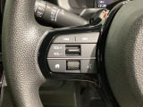 ステアリングにオーディオ操作スイッチが付いています。オーディオ画面に直接タッチしなくても操作が出来ますので、運転に集中できます。