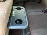 後部座席用テーブル・ドリンクホルダーです。