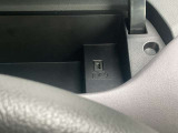 運転席前にUSBポートあります。