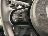 ステアリングにオーディオ操作スイッチが付いています。オーディオ画面に直接タッチしなくても操作が出来ますので、運転に集中できます。