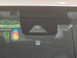 【トヨタセーフティセンス】走行中に前方の車両等を認識し、衝突しそうな時は警報とブレーキで衝突回避と被害軽減をアシスト。より安全にドライブをお楽しみいただけます。