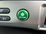 ワンタッチで省燃費走行をサポートするECONスイッチを装備。