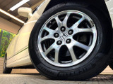 【純正16インチアルミホイール】外観にマッチした純正アルミホイールを装着しております。各種社外アルミホイールや、スタッドレスタイヤも取扱いしております。是非ご相談ください♪