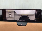 【シースルービュー】360&deg;ビュー・モニターを進化させています。駐車場や細い路地といった狭い場所において、発進・徐行する際、接触する可能性のある対象を早く確認できます。
