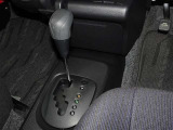 操作が楽なフロアシフト、インパネ周りもすっきりしています。