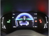 とっても見やすいメーターです。夜間時はラグジュアリーな気分にさせてくれる照明が魅力ですので、夜のドライブも楽しみになりますよ♪