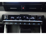 ★運転席と助手席でそれぞれお好みに合わせて温度設定が行えるフルオートエアコンです。外気温や室温、日射量を感知し、吹き出し温度、風量を緻密に制御します