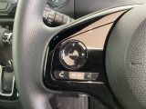 ステアリングにオーディオ操作スイッチが付いています。オーディオ画面に直接タッチしなくても操作が出来ますので、運転に集中できます。