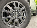 【純正18インチアルミホイール】外観にマッチした純正アルミホイールを装着しております。各種社外アルミホイールや、スタッドレスタイヤも取扱いしております。是非ご相談ください♪