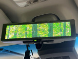 【スマートインナーミラー】後席の大きな荷物や同乗者で後方が確認しづらい時でも安心!カメラが撮影した車両後方の映像をルームミラー内に表示。クリアな視界で状況の確認が可能です!