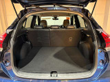 ラゲッジルームも広々、開口部が広く荷物を積む時も積みやすくなっています!