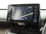 メーカー装着のディスプレイオーディオを装備しております。