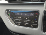 【オートエアコン】車内温度を感知して自動で温度調整をしてくれるのでいつでも快適な車内空間を創り上げます。