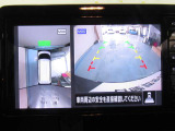 アラウンドビューモニターは4方のカメラで真上から車を見たようにモニターで確認ができます。周辺の安全確認、小さなお子様や障害物も目視で確認できるので駐車のしやすさだけでなく、事故防止にも役立ちます。