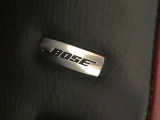 【BOSEサウンドシステム】メーカーオプションの高品位サウンドシステムを搭載。専用のチューニングが施された大小様々なスピーカーから良質なサウンドが奏でられ、臨場感あふれる音響空間を演出します。