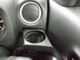 運転席に座る方用のドリンクホルダーです。