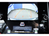 バックギアに入れるとバックカメラの映像がナビに映ります。障害物までの距離もわかりやすいです。