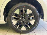 【○○インチアルミホイール】外観にマッチしたアルミホイールを装着しております。各種アルミホイールや、スタッドレスタイヤも取扱いしております。是非ご相談ください♪