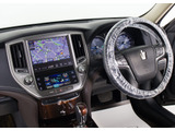 使いやすさや安全性を追求したステアリング周り!高級車ゆえにスイッチ類が多いのも特徴ですね!考え尽くされた配置ですぐに使いこなす事が出来ますのでご安心下さい!是非、体感してみて下さい!!