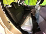 後部座席も気になるようなキズ・汚れやへたり等、大きなダメージはなく、良好な状態です。