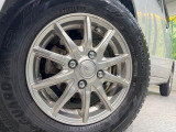 【13インチアルミホイール】外観にマッチしたアルミホイールを装着しております。各種アルミホイールや、スタッドレスタイヤも取扱いしております。是非ご相談ください♪