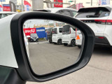 後側方衝突防止支援システムと後側方車両検知警報が付いています!車両の後ろ側方の死角に車が居る場合にドアミラーのランプが点灯し、注意を促して補正してくれます!車線変更などのときにとても便利ですね!