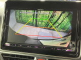 【バックカメラ】駐車時に後方がリアルタイム映像で確認できます。大型商業施設や立体駐車場での駐車時や、夜間のバック時に大活躍!運転スキルに関わらず、今や必須となった装備のひとつです!