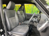 運転席シート廻りは使用感も少なく、良好な状態となっています。前オーナー様が丁寧に使っていたことがよくわかりますね。