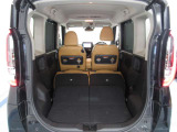 シートをすべて倒すとこんなに広々。たくさん荷物を積めます。これだけのスペースであればかなりの荷物が載せられます!
