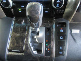 シフトレバー周辺