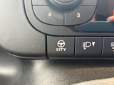 電動パワステなので、このスイッチを押せばアシスト量が増え、駐車時でもクルクルとステアリングを回せます。
