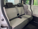 後部座席も気になるようなキズ・汚れやへたり等、大きなダメージはなく、良好な状態です。