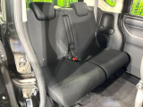 後部座席も気になるようなキズ・汚れやへたり等、大きなダメージはなく、良好な状態です。