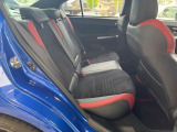 後部座席も気になるようなキズ・汚れやへたり等、大きなダメージはなく、良好な状態です。