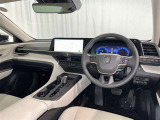 上質で落ち着いた印象のインパネ。視界も広々で運転しやすいです。