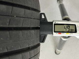 夏タイヤの残り溝は4.9mmです。スリップラインからは3.4mmとなっております。