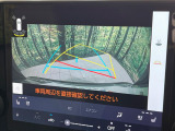 【バックカメラ】駐車時に後方がリアルタイム映像で確認できます。大型商業施設や立体駐車場での駐車時や、夜間のバック時に大活躍!運転スキルに関わらず、今や必須となった装備のひとつです!