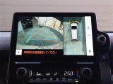パノラミックビューモニター付きです。車両を上から見たような映像をディスプレイオーディオ画面に表示。運転席からの目視だけでは見にくい、車両周辺の状況をリアルタイムでしっかり確認できます。