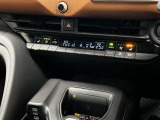 左右独立コントロールフルオートエアコンで車内はいつでも快適!前席はシートヒーター、ベンチレーション付でどの季節にでもありがたい装備です!