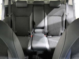 後部座席もゆったり座れます。