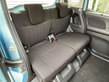 後部座席も気になるようなキズ・汚れやへたり等、大きなダメージはなく、良好な状態です。